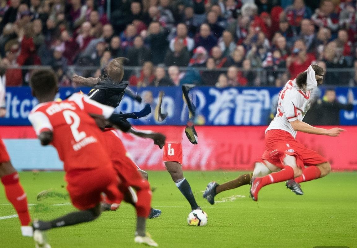 2019德甲经典对决：莱红牛战拜仁，青春与豪门的激情碰撞(图4)